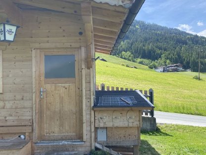 Bild 4:Kleiner Stall massiv gebaut