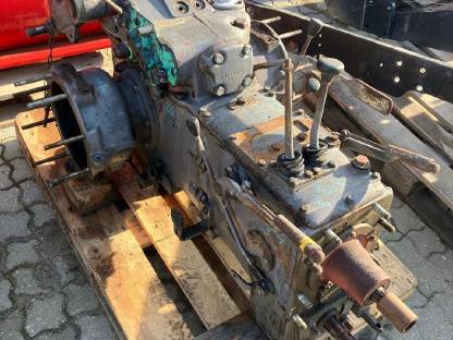 Bild 2:Getriebe, Differential, Hubwerk Teile