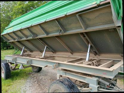 Bild 7:Müllner Anhänger 2-Achs 2-Seiten Kipper