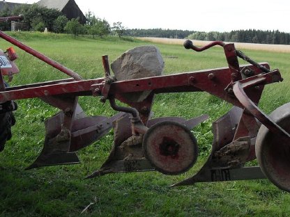 Bild 2:Pflug und Kultivator