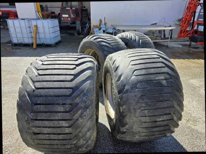 Bild 3:Reifen 700/40-22.5