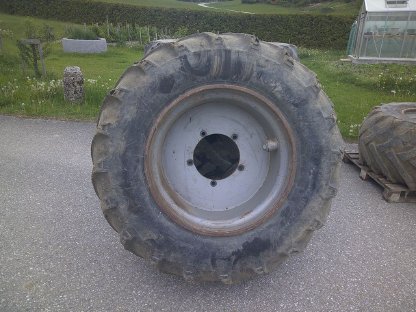 Bild 2:Kompletträder mit Forstfelgen und Forstbereifung