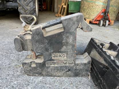 Bild 2:Frontgewichte mit Träger Steyr