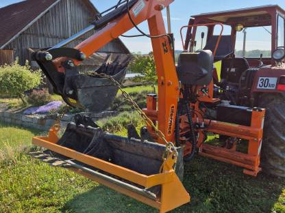 Bild 3:Heckbagger Tifermec 22 Tx