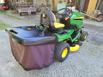 Bild 2:Rasentraktor John Deere X350R