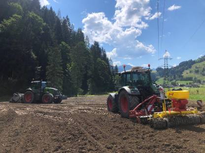 Bild 4:Wegesanierung, Erdbau und Lohnunternehmen