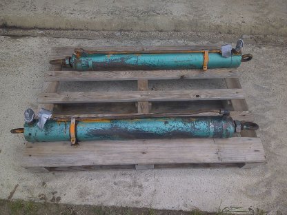 2 Doppeltwirkende Hydraulikzylinder