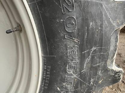 Bild 4:Traktorreifen mit Felge