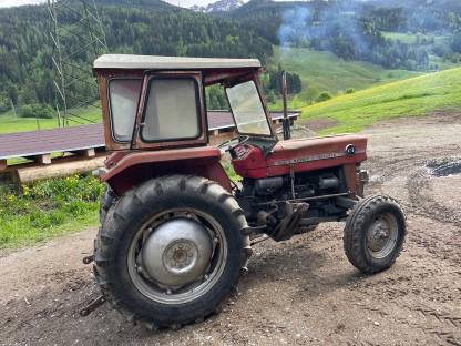 MF 135 Traktor