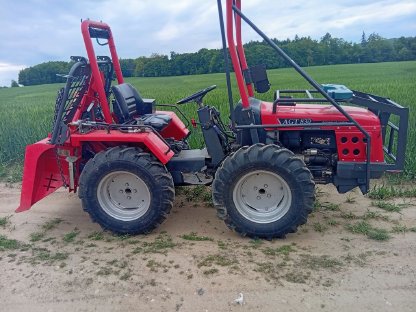 AGT 830 Schmalspurtraktor