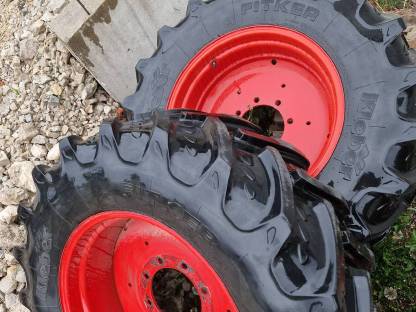 Fendt Reifen 480/70 R28 mit Felge