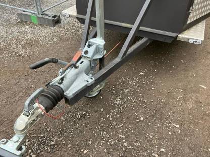 Bild 2:Smoker Grill mit Straßenzulassung