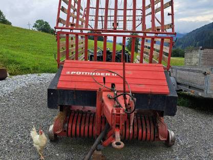 Bild 2:Pöttinger 17 Ladewagen