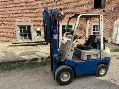 Nissan Stapler 1,5 t, 120 cm Freihub, mit Seitenschieber