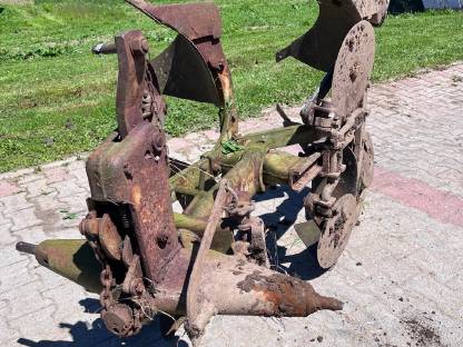 Bild 3:2 Schar Wendepflug KMF