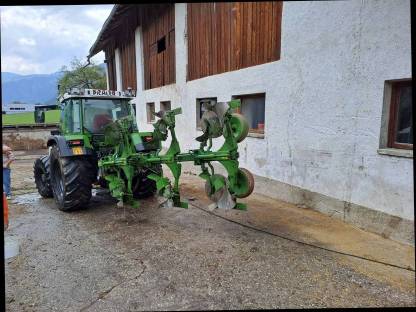 Bild 2:3-Schar Pflug