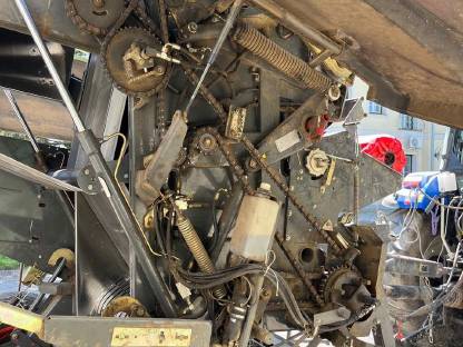Bild 3:CLAAS Strohpresse Rundballen VARIANT 360