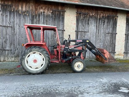 Traktor mit Frontlader IHC 454