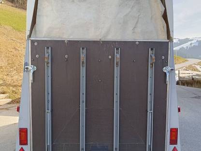Bild 4:Humbaur Pferdeanhänger HP2000