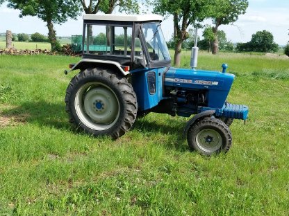 Oldtimer Traktor Ford 4000