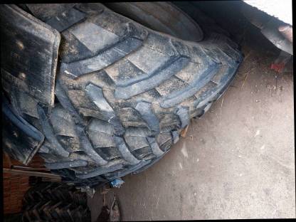 Bild 2:Traktor Hinterreifen