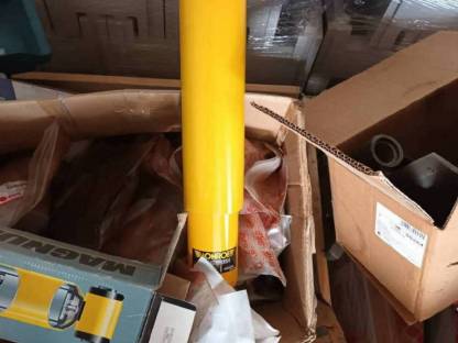 Bild 5:Neue LKW-Ersatzteile