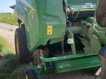 Bild 6:John Deere V 451 R Presse