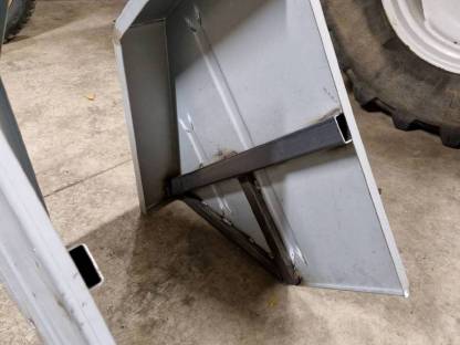 Bild 3:Neue Kotflügel Steyr 8140-8150-8165