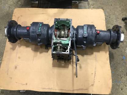 Steyr Differential Halbachsen Bremsgehäuse Getriebe