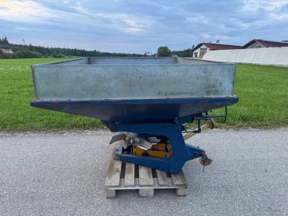 Bild 4:Bogballe Düngerstreuer