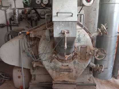 Bild 5:Verschiedene Geräte zur Getreidevermahlung, Mischfuttererzeugung