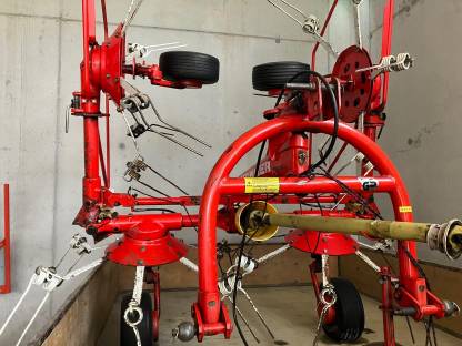 Bild 4:Pöttinger Kreiselheuer Hit 47 N