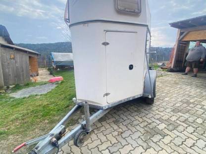 Bild 4:Umgebauter Pferdeanhänger