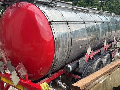 Bild 3:Feldbinder TSA 33.3-4 Tankauflieger