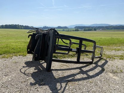 Bild 2:Ballenzange, Rundballenzange Bressel und Lade B30