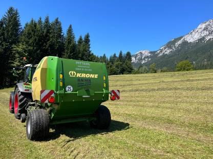 Bild 2:Rundballenpressen