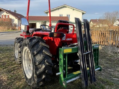 Bild 5:Carraro Tiger Country 4400 mit Frontlader