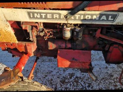 Bild 3:Traktor IHC 383, Motor schlecht