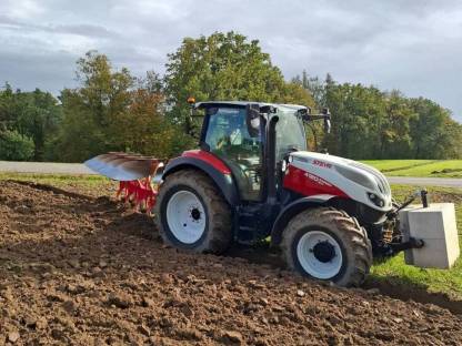 Bild 4:Mähen, Schwaden, Ackern, Grubbern, Silieren, Striegeln, Transport