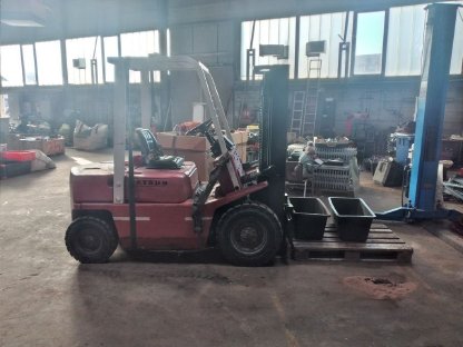 Stapler 3.700 kg Eigengewicht