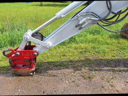 Bild 3:Takeuchi TB290-2 mit Zentralschmierung