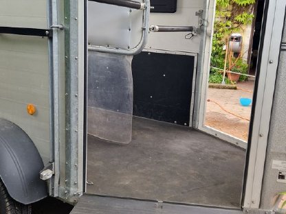 Bild 7:Pferdeanhänger Böckmann H806, 2.400kg, Portax + Fohlengitter