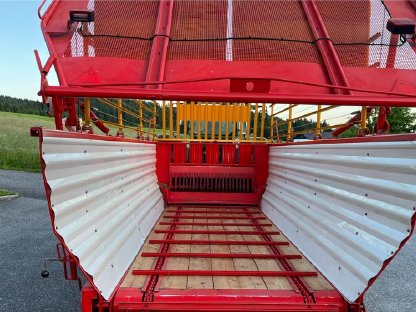 Bild 6:Pöttinger Ladewagen Boss II