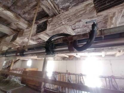 Bild 6:Komplette Alfa-Laval Rohrmelkanlage inkl. Leitungen