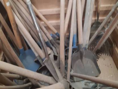Verschiedene Gartenwerkzeuge