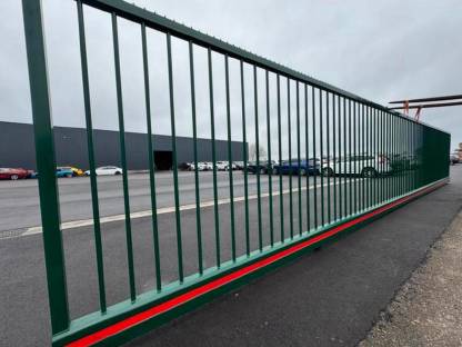 Brandneues Schiebetor 11 Meter