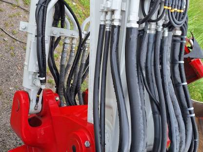 Bild 8:Takeuchi TB290-2 mit Zentralschmierung