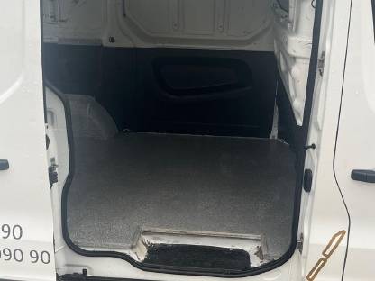 Bild 4:Nissan Lieferauto