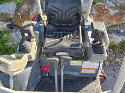 Bild 9:Takeuchi TB216