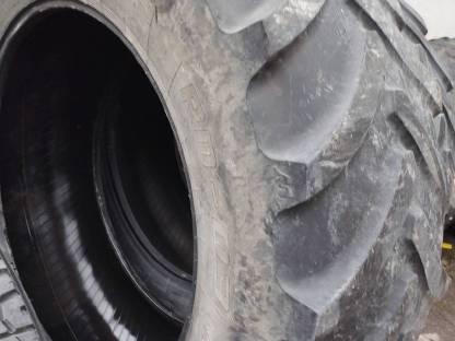 Bild 3:2 Traktorreifen 650/65R42 Mitas XM 108